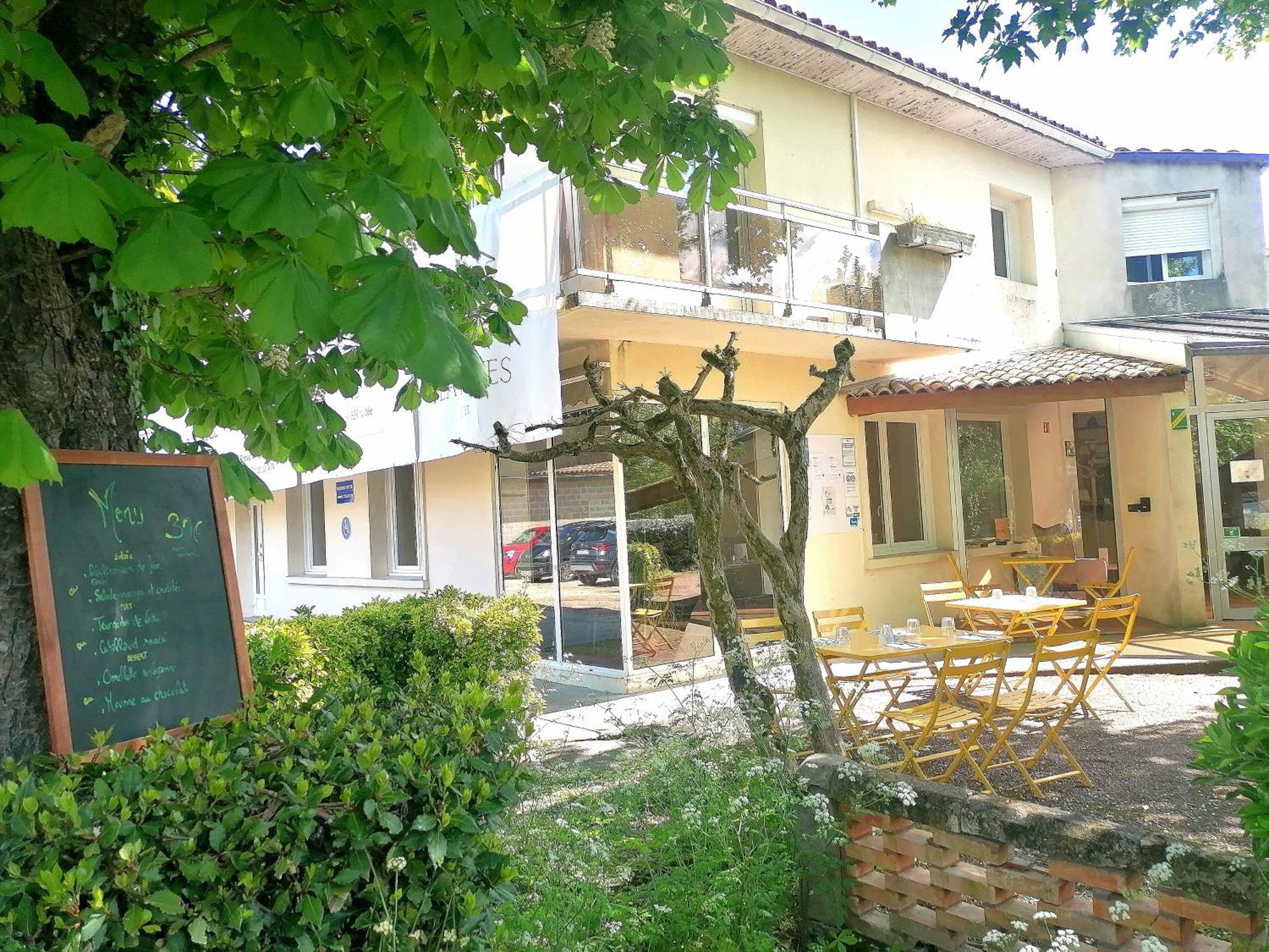 Hotel Platanes - Kb Hotel Group Etauliers Exteriör bild
